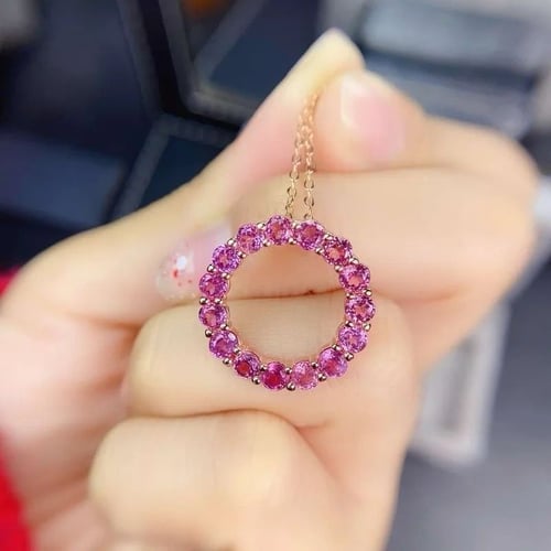 قلادة فضة مطلية ذهب متوج بحجر الكريم