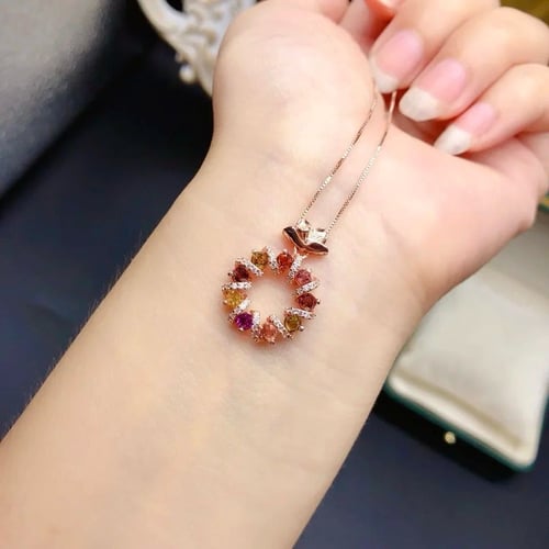 قلادة فضة مطلية ذهب متوج بحجر التورماليت