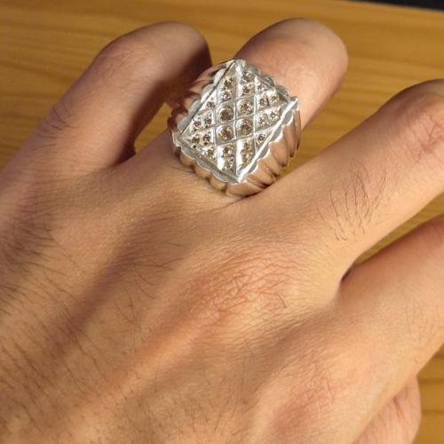 خاتم ألماس بني