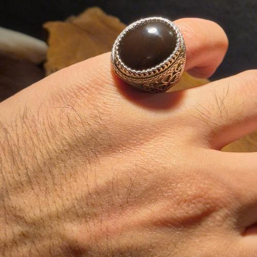 عقيق يماني كرزي غامق على صياغه شغل يدوي نجرانية