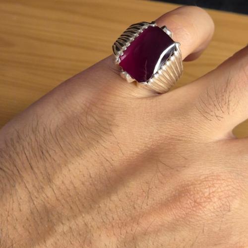 خاتم متوج بحجر القارنيت الطبيعي vip