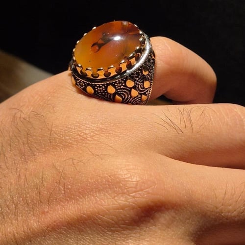 خاتم عقيق يماني مصور قطعه جميل صياغه يدوية ومطعمه...