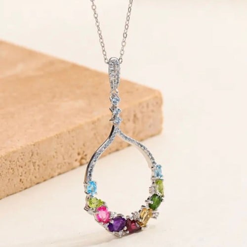 قلادة فضة متوج بالاحجار