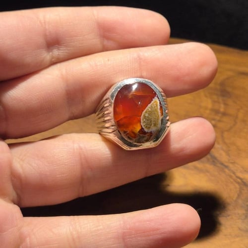 خاتم عقيق يماني بحجر مميز على فضة فاخرة شغل يدوي