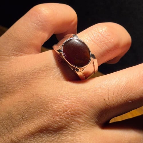 خاتم عقيق يماني على صياغة الملكية