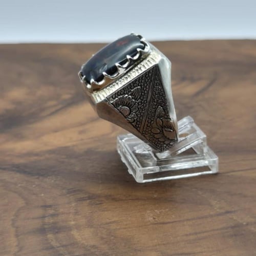 خاتم مربع متوج بحجر الاوبال الاثيوبي