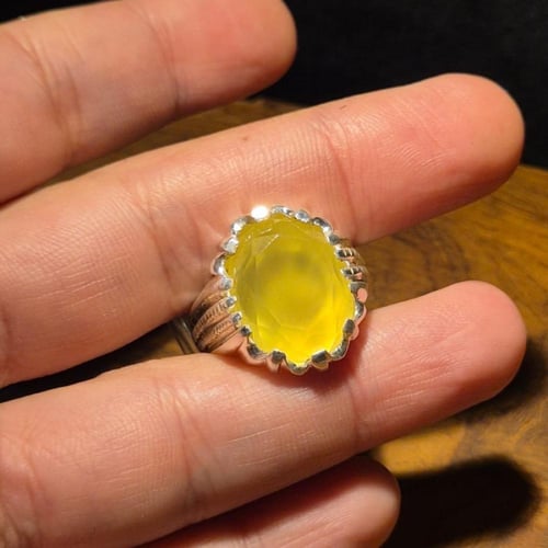 خاتم عقيق يماني قص مميز على صياغة يدوية الفاخرة