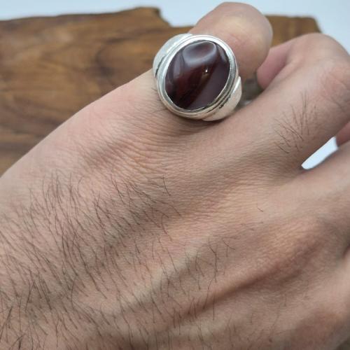 خاتم ملكي عقيق يماني مميز بعروق زعفرانية