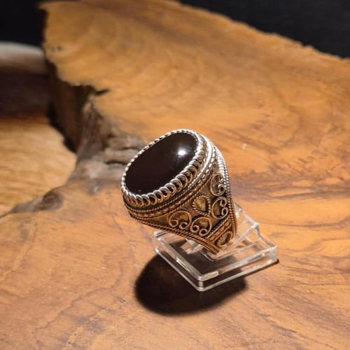 عقيق يماني كرزي غامق على صياغه شغل يدوي نجرانية