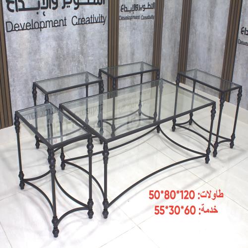 طقم طاولة مع 4 خدمة ديكور لون اسود سطح زجاج شفاف