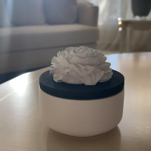 شمعة معطرة ( ايناء مصنوع يدويا)