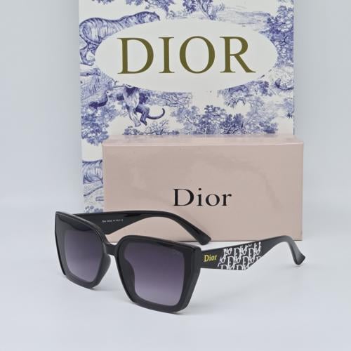 نظارات ديور مع الملحقات