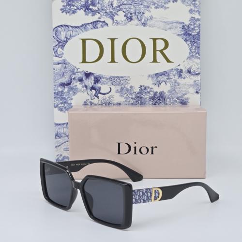 نظارات ديور مع الملحقات