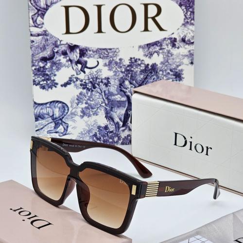 نظارات ديور مع الملحقات