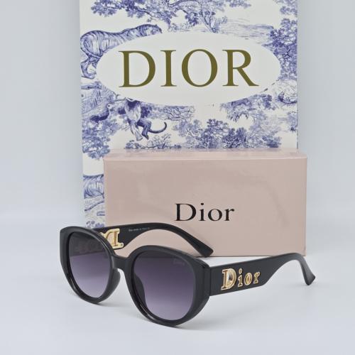 نظارات ديور مع الملحقات