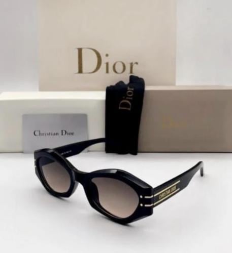 نظارات ديور مع الملحقات