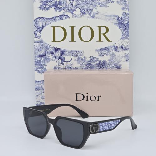 نظارات ديور مع الملحقات