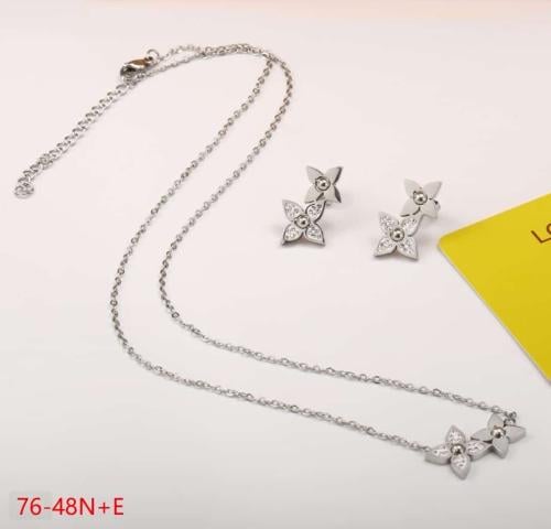 اكستسورات توري مع الملحقات