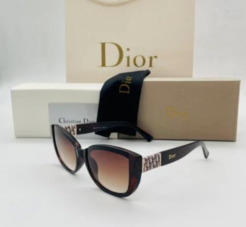 نظارات ديور مع الملحقات