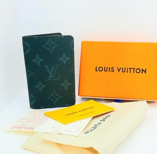 محافظ ماركة مع الملحقات