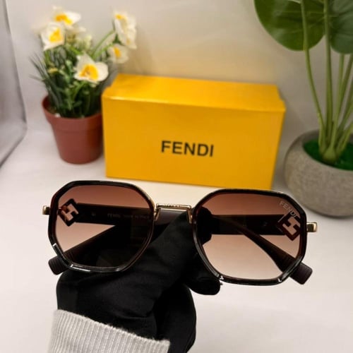 نظارات فندي مع الملحقات