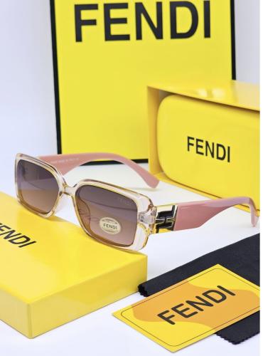 نظارات فندي مع الملحقات