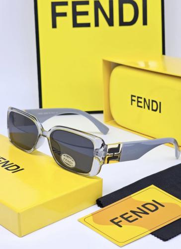 نظارات فندي مع الملحقات