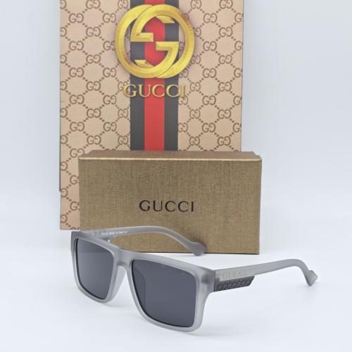 نظارات قوتشي مع الملحقات