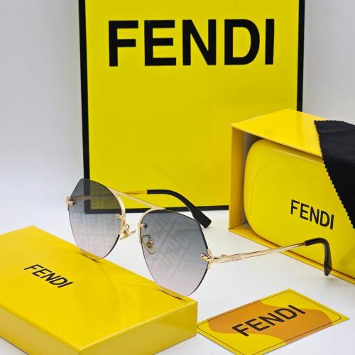 نظارات فندي مع الملحقات