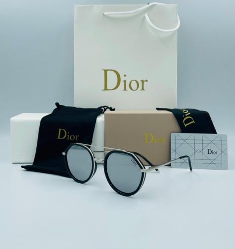 نظارات ديور مع الملحقات