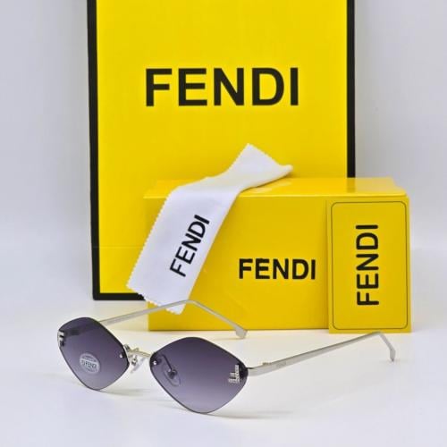 نظارات فندي الهبه لون فضي مع الملحقات