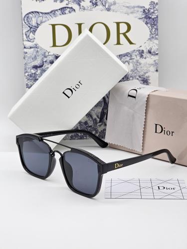 نظارات ديور مع الملحقات