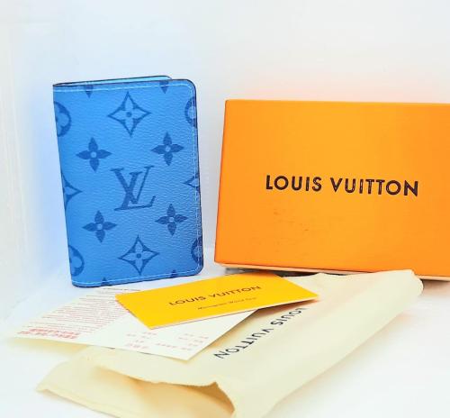 محافظ ماركة مع الملحقات