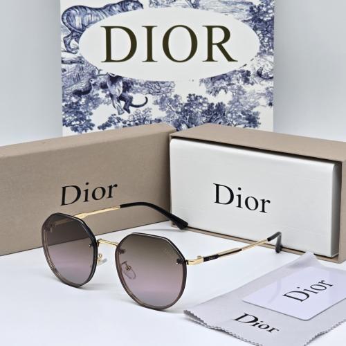 نظارات ديور مع الملحقات