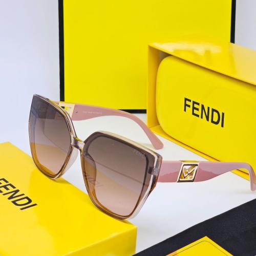 نظارات فندي مع الملحقات