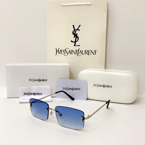 نظارات مع الملحقات