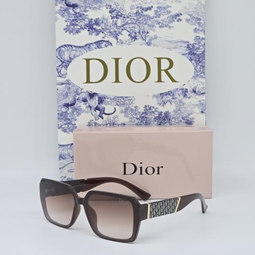 نظارات ديور مع الملحقات