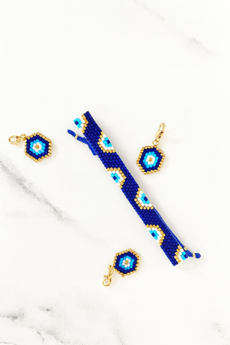 اسورة ازرق عيون