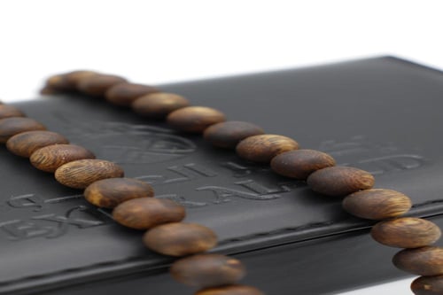 سبحة العود الفاخرة ١٠ مل