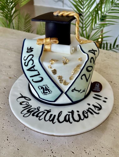 كيك تخرج 4-6 اشخاص