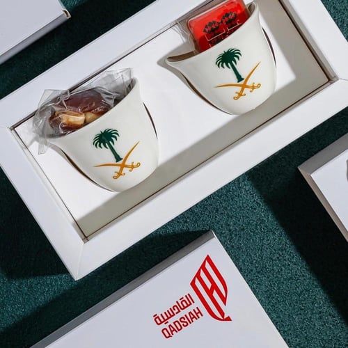 10 علب هدية الفناجين القهوة بشعار السيفين و النخله