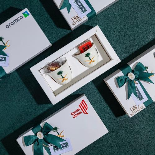 10 علب هدية الفناجين القهوة بشعار السيفين و النخله