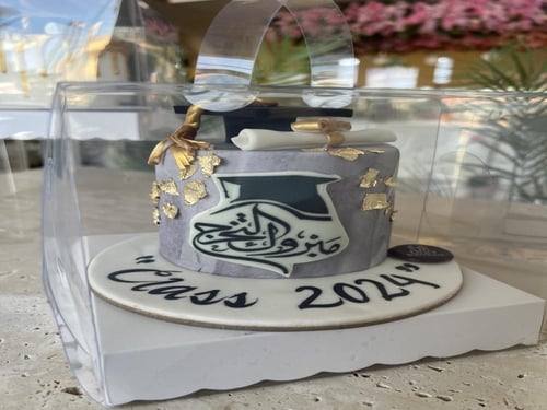 Lunch box cake تخرج