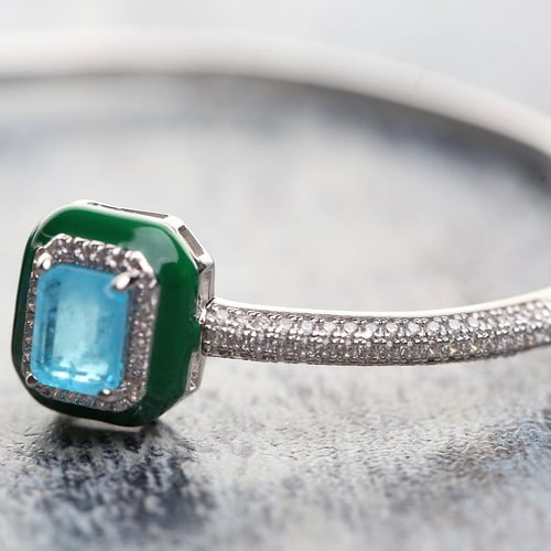 اسوارة فضيّة مطعّمة بالزركون درجة ألماس، ومزيّنة ب...