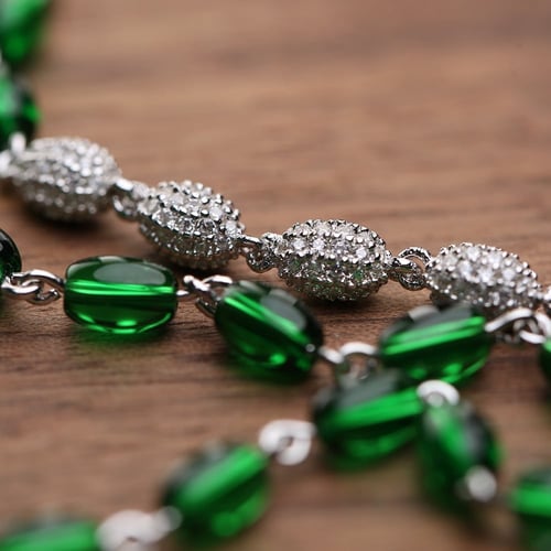 سلسال/شوكر فضي بأحجار خضراء ومطعّم بالزركون درجة أ...