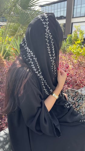 طرحة اسود مطرز فضي