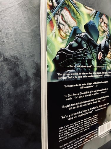 ‎مجلد كوميك دي سي الجوكر The Joker: Death of the F...