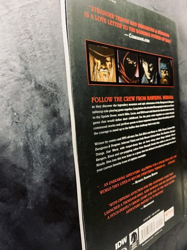 ‎مجلد سترينجر ثينقز Stranger Things And Dungeons &...