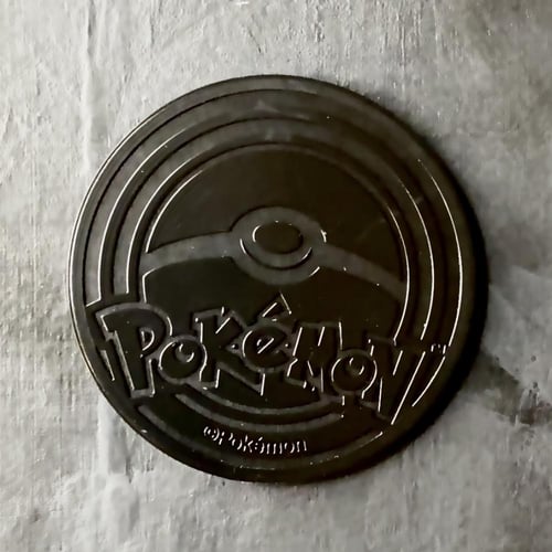 عملة بيكاتشو بلون ذهبي لامع – إصدار بوكيمون الاحتف...