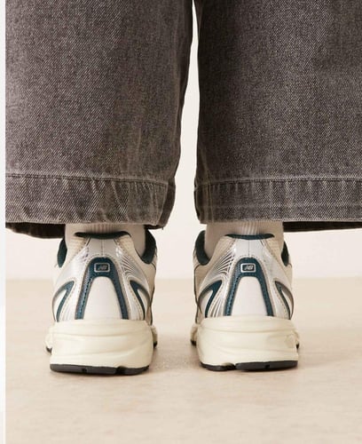 New balance 740 shose - ذهبي